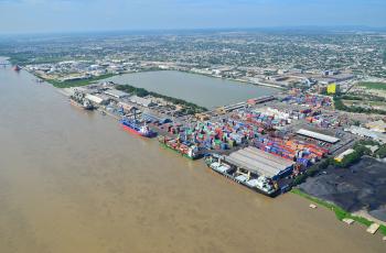 El puerto de Barranquilla es uno de los más importantes del país y presta servicios no solo de carga, sino también de contenedores.