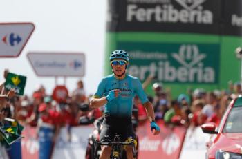 El boyacense Miguel Ángel López atacó desde lejos, faltando casi 25 kilómetros, ganó la etapa y se impuso con categoría.