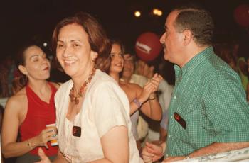 La exministra Consuelo Araújo Noguera baila junto a su esposo, el exprocurador Edgardo Maya Villazón.