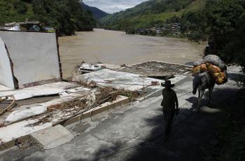 Tras el incremento del río Cauca por la temporada de lluvias más la emergencia en el proyecto Hidroituango, el corregimiento de Puerto Valdivia quedó casi vacío por la evacuación de sus habitantes.