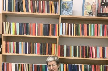 Sara Kramer llegó a la NYRB a realizar un trabajo vacacional y ya cumplió más de 20 años redescubriendo libros perdidos.