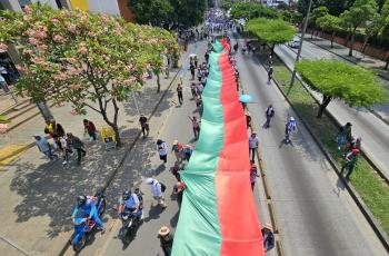 La minga comenzó retrasada, este 21 de octubre. Indígenas de diferentes rincones del país seguían ingresando a Cali , desde Cauca y Jamundí.