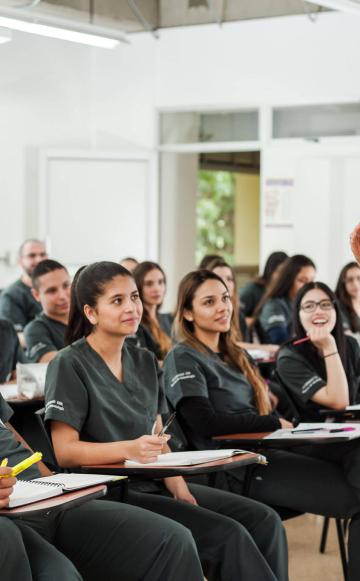 Los paisas resaltan la oportunidad de educación como uno de los mayores factores para su felicidad.