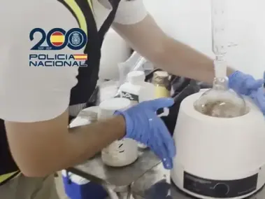 Elementos del laboratorio desmantelado.