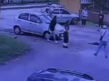 Vídeos de cámaras de seguridad muestran los confusos hechos del altercado