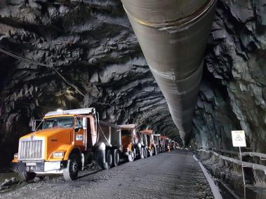 Esta megaobra, cuyo costo es cercano al billón de pesos, está constituida por 17,2 km en tres túneles, 1,9 km.