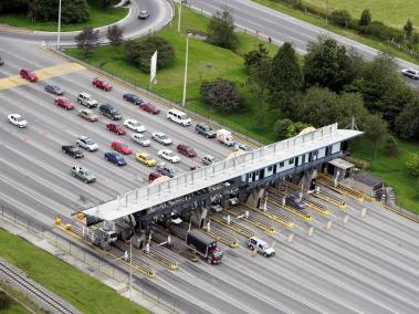 En el Senado uno de los reclamos fue por el alto costo de los peaje y el mal estado de algunas carreteras. Una cosa es el sitio de cobro y otra es la realidad de la vía.