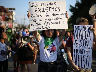 Desde La Casona a Nuevo Latir se hizo sentir un llamado para que se frenen los actos de violencia contra las mujeres en Colombia.