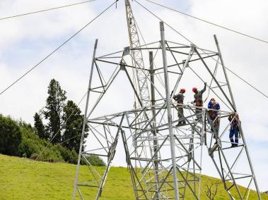 Enel Colombia realiza importantes inversiones en cuatro líneas de transmisión de alta tensión de energía.
