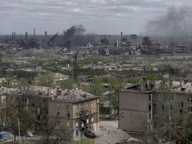 La ciudad de Mariupol y la planta siderúrgica de Azovstal el 10 de mayo de 2022, en medio de la acción militar rusa en curso en Ucrania.