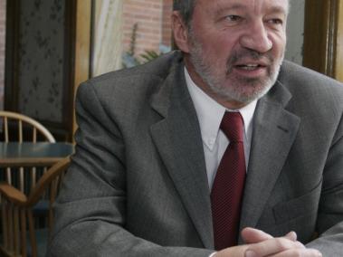 Germán Velásquez fue designado como director del Invima, pero nunca llegó al cargo.