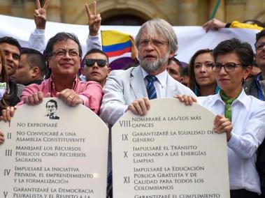 En 2018, el entonces candidato presidencial Gustavo Petro, junto al exalcalde de Bogotá Antanas Mockus y Claudia López se comprometió a no citar una constituyente.