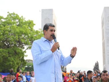 Maduro en un acto junto a simpatizantes.