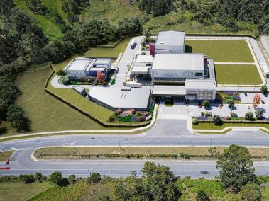 La planta de VaxThera está ubicada en Rionegro, Antioquia, y tendrá la capacidad
de producir más de 100 millones de dosis de biológicos al año.