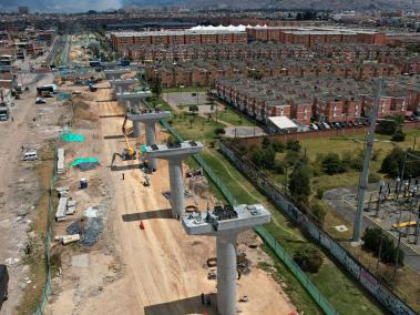 Bogotá septiembre 16 de 2024.  Avance obras del metro. Tercera viga lanzadora instala las primeras dovelas del viaducto de la primera línea del metro que tiene un avance de 38.7%, en la av. Villavicencio llegando a la av. Guayacanes.
Fotos: @miltondiazfoto /El Tiempo