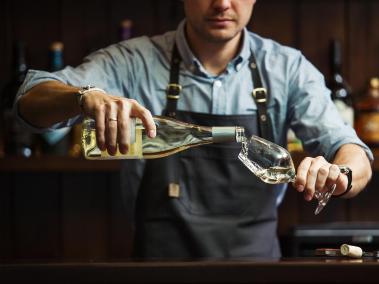 En Estados Unidos, el blanco no solo es el más bebido, sino que creció 64,9 por ciento entre el 2000 y el 2021: 10 puntos por encima de los tintos.