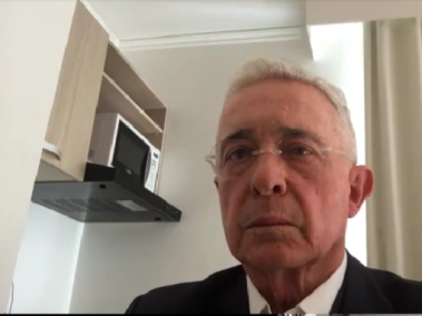 Álvaro Uribe, expresidente que enfrenta un juicio por supuesto soborno y fraude procesal.