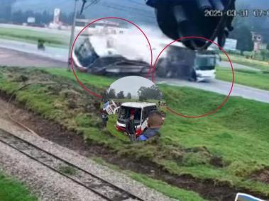 Accidente entre buses en Gachancipá, vía Tunja - Bogotá.