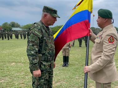 El general Luis Cardozo Santamaría, comandante del Ejército y coronel David  Ciro Patiño, comandante Fuerza de Despliegue
