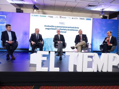 Panel Evolución y panorama actual de la seguridad territorial con Diego Molano,  General Alberto José Mejía, Armando Borrero, Javier Alberto Ayala , modera Andrés Mompotes