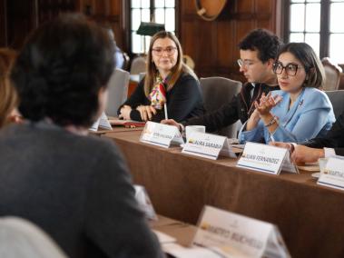 La canciller Laura Sarabia lideró el encuentro entre el Gobierno y los gremios.