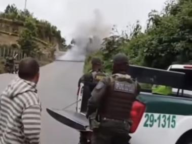 Destruyen explosivos, de manera controlada.