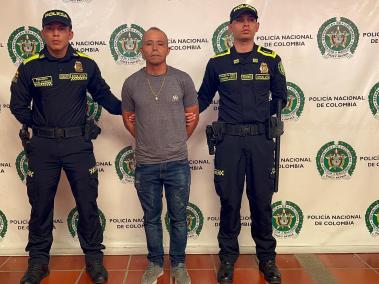 Hombre de 46 años buscado por la Interpol