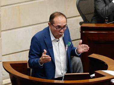 El ministro de Trabajo, Antonio Sanguino, durante su intervención en la plenaria.