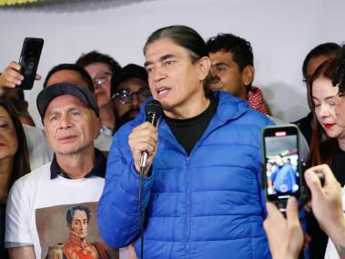 Gustavo Bolívar hará consultas con los presidentes del Pacto Histórico, su familia y más para saber si hay condiciones para lanzar su candidatura.