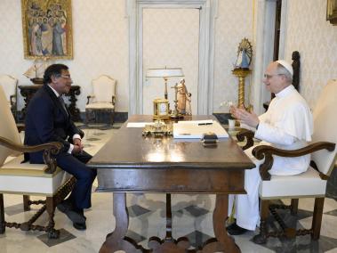 Papa Leon XIV con el presidente Gustavo Petro.