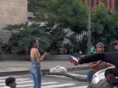 Camioneta arrolló abruptamente a estudiantes de Univalle.