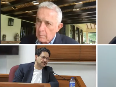 El expresidente Álvaro Uribe, el abogado Jaime Granados, Iván Cepeda y Óscar Monsalve, papá del testigo estrella Juan Guillermo Monsalve.