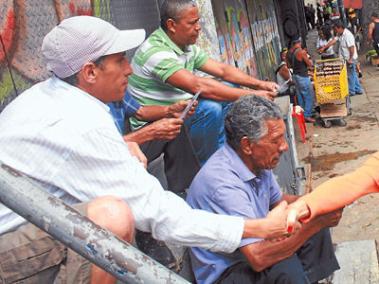 La oposición, representada por la MUD, ganó las elecciones de diciembre en todos los circuitos de Caracas. Adrián (de rojo) fue una de las beneficiadas del deseo de cambio en el país vecino. Foto: AFP