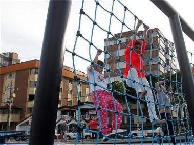 Los niños disfrutan de los espacios que hay para ellos en la primera etapa de Parques del Río Medellín. Foto: Guillermo Ossa / EL TIEMPO
