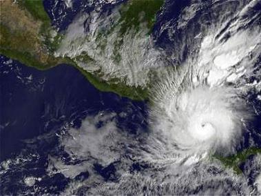 El huracán Otto avanza con fuerza hacia Costa Rica y Nicaragua con vientos máximos sostenidos de 175 kilómetros por hora informó ayer el Centro Nacional de Huracanes (CNH) de EE. UU.
