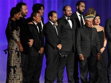 El equipo de la película colombiana 'El Abrazo de la Serpiente' recibió el premio a la mejor película en la ceremonia de los Premios Platino.