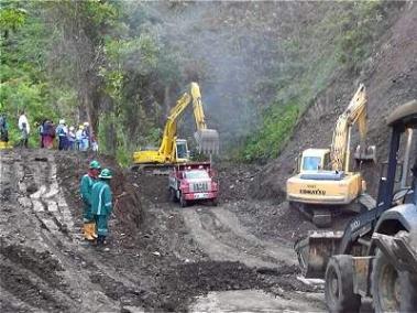La vía entre Guateque y Macanal, en el sector Las Juntas, a la salida del túnel Pozo Azul seguirá cerrada por tiempo indefinido por derrumbe.