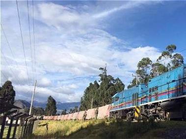 Durante el pasado paro camionero Argos despachó un viaje de cemento hacia Bogotá por este ferrocarril.