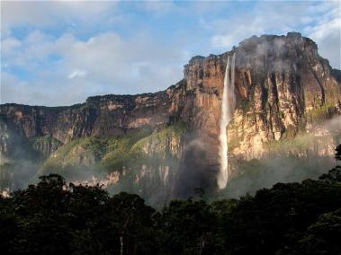 Salto del Ángel (979 m), en el parque Canaima, es la caída de agua más alta del mundo. Foto: Arianna Arteaga Quintero