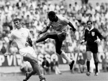 Pelé, en la delantera. El brasileño, una de las referencias del fútbol mundial, fue elegido 'el mejor jugador del siglo' en una votación hecha por los ganadores del Balón de Oro.