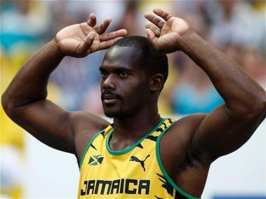 El jamaiquino Nesta Carter, quien compitió en el relevo 4x100 de Pekín 2008, dio positivo, hecho por el que se le resta una presea dorada a su compañero Usain Bolt.