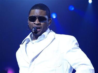 Usher fue jurado de la competencia en su cuarta temporada, en el 2013. Una de sus compañeras como jurado fue Shakira. Usher ha vendido más de 65 millones de álbumes a lo largo de su carrera