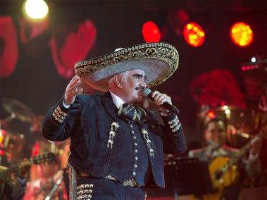 El mexicano Vicente Fernández suspendió las presentaciones que tenía en noviembre de 2012 por un absceso que tenía en el hígado.