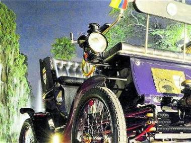Este auto, antes de llegar al país, estuvo en la carrera de Londres en la que participan modelos anteriores a 1905.