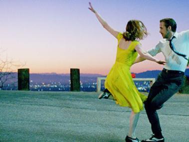 'La La Land' cuenta la historia de dos soñadores, la aspirante a actriz Mia (Emma Stone) y el pianista Sebastian (Ryan Gosling).