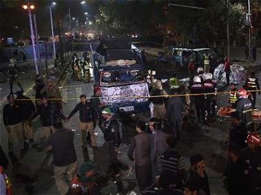 Lahore fue el lugar del atentado. Las autoridades acordonaron el sitio del siniestro.