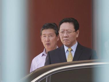 Este lunes el embajador de Corea del Norte en Malasia, Kang Chol (d), abandonó la embajada en Kuala Lumpur (Malasia).