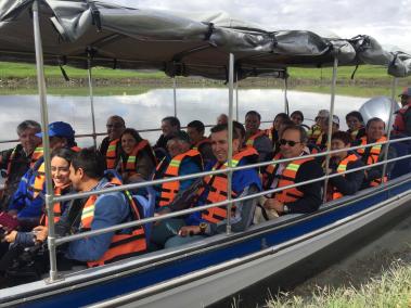 Empresarios liderados por la fundación ProBogotá recorrieron el río Bogotá, entre Fontibón y Soacha.