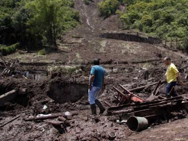El presidente Santos recorrió el barrio Aranjuez, uno de los más afectados por los deslizamientos.