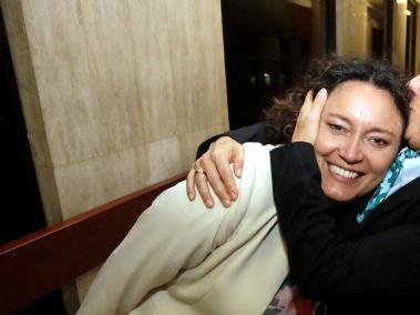 Claudia López y Angélica Lozano lideran la defensa de las casas de las minorías sexuales en el Congreso.